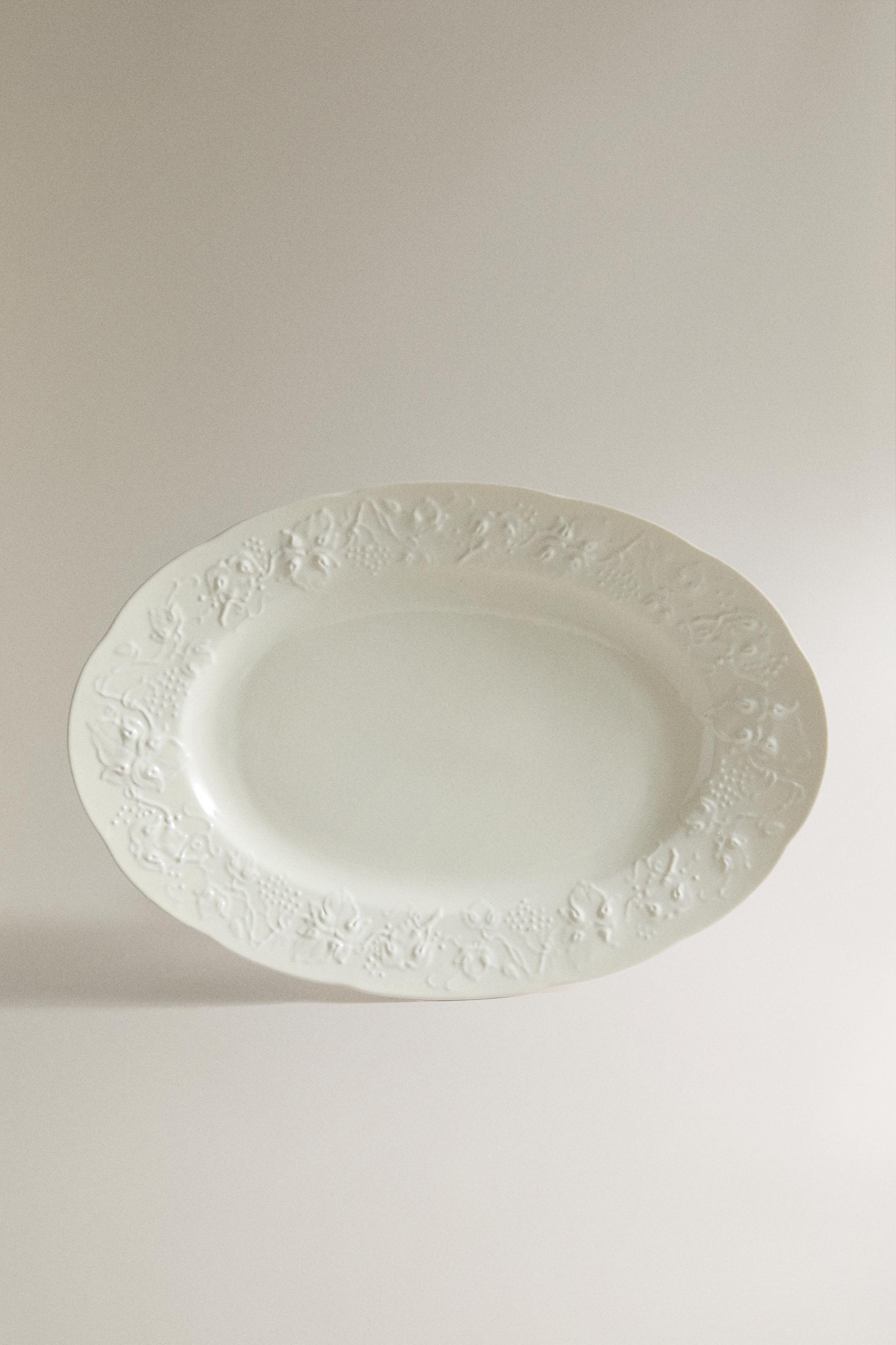PLAT EN PORCELAINE RAISIN